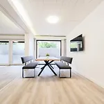 Raj Living - 3 Room Apartment With Terrace - 25 Min Messe Dus